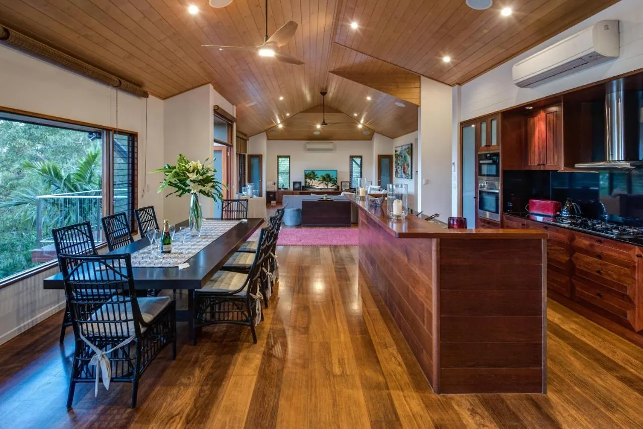 Indulge In The Lap Of Luxury, Iluka Is Your Private Ocean-view Haven On Half An Acre With Infinity Pool And Two Golf Buggies *