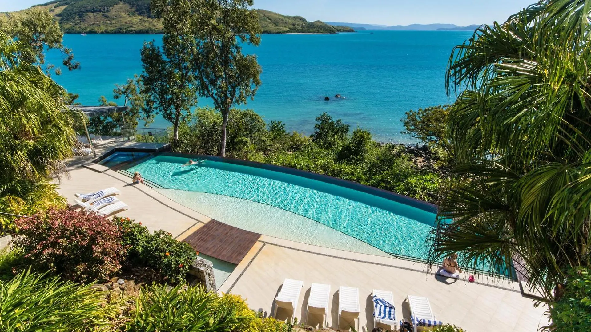 Edge 5 Oceanfront 3-bedroom - Featuring An Infinity Pool, Bath, Buggy And Valet Service
