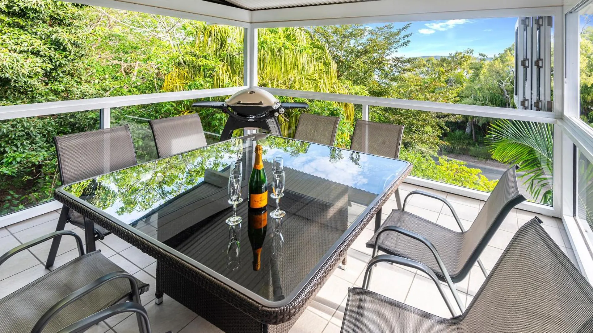 Oasis On By Hiha Apartament