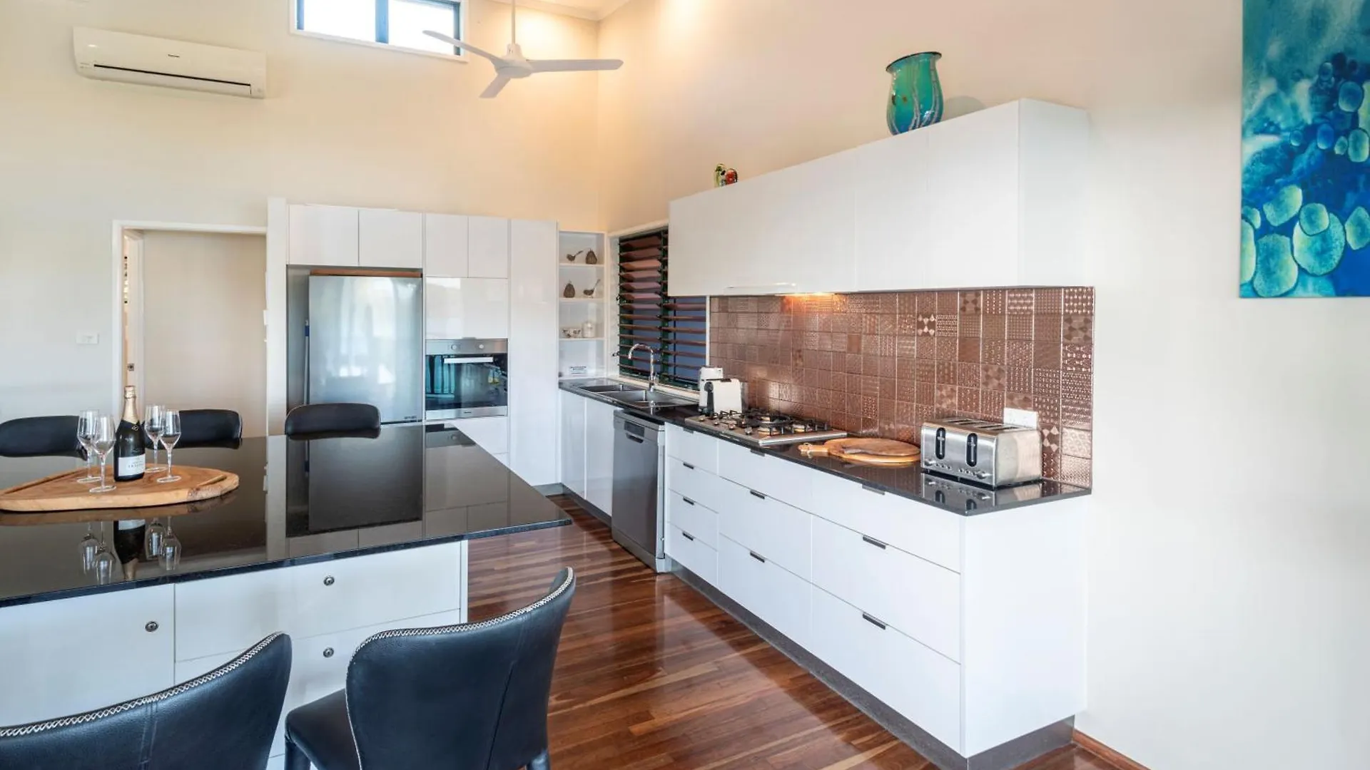 펜션 Casuarina 16 - 3 Bedroom House With 180 Degree Ocean Views, Buggy & Valet Service *