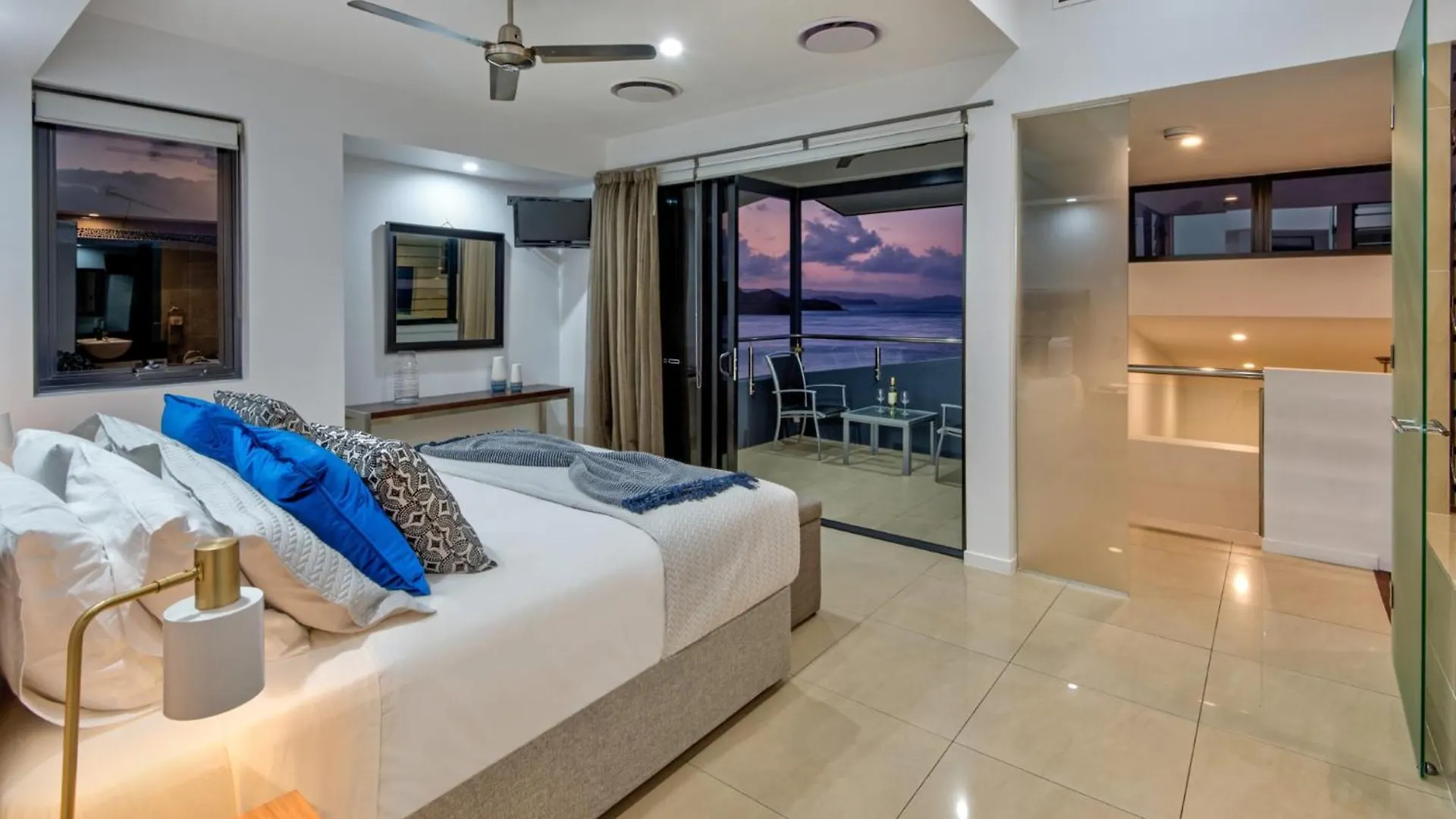 빌라 16 The Edge - - Waterfront, Golf Buggy And Sea Views