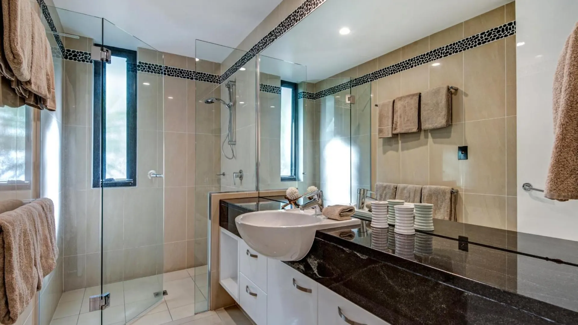 빌라 16 The Edge - - Waterfront, Golf Buggy And Sea Views