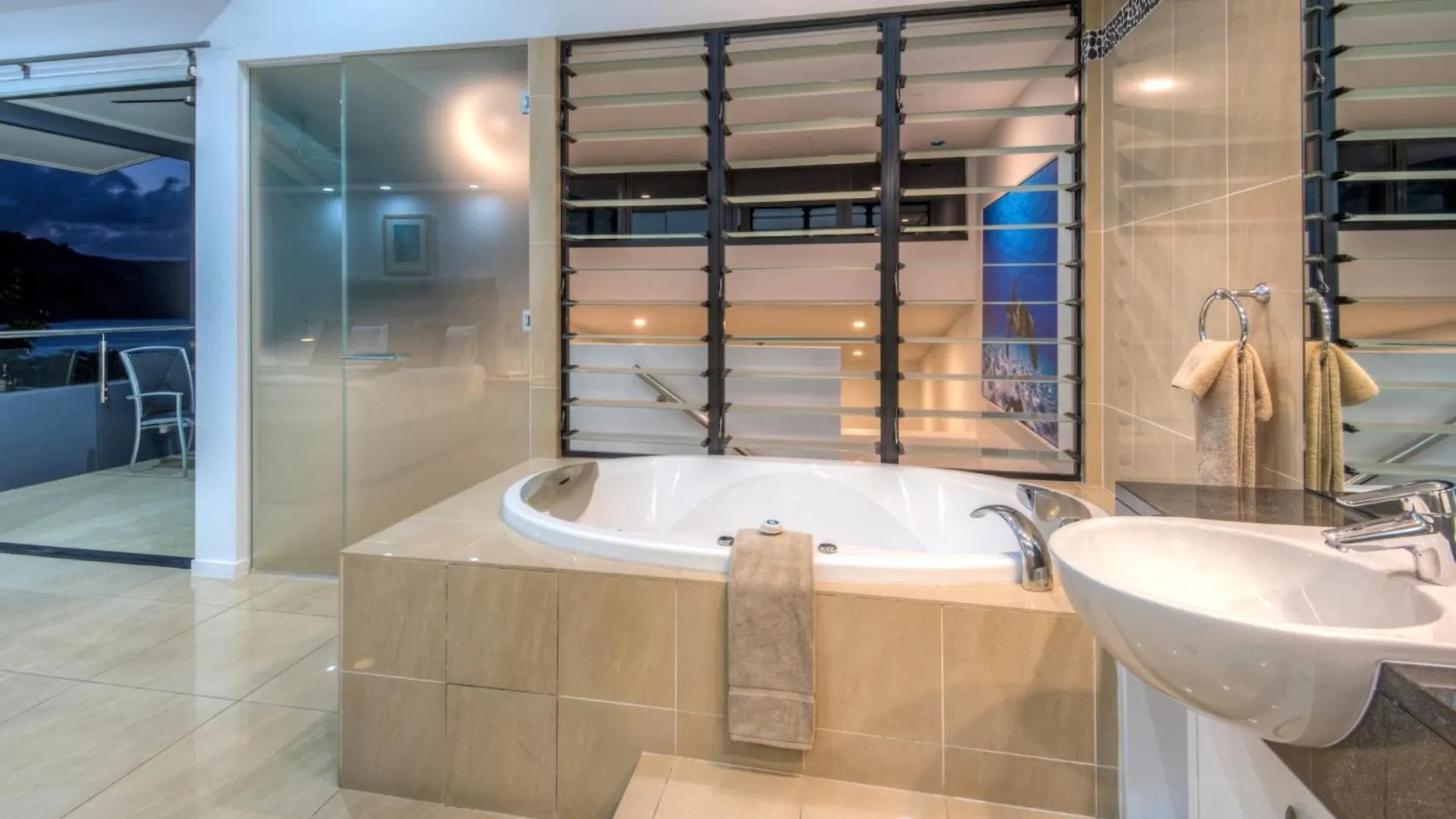 16 The Edge - - Waterfront, Golf Buggy And Sea Views 빌라 *
