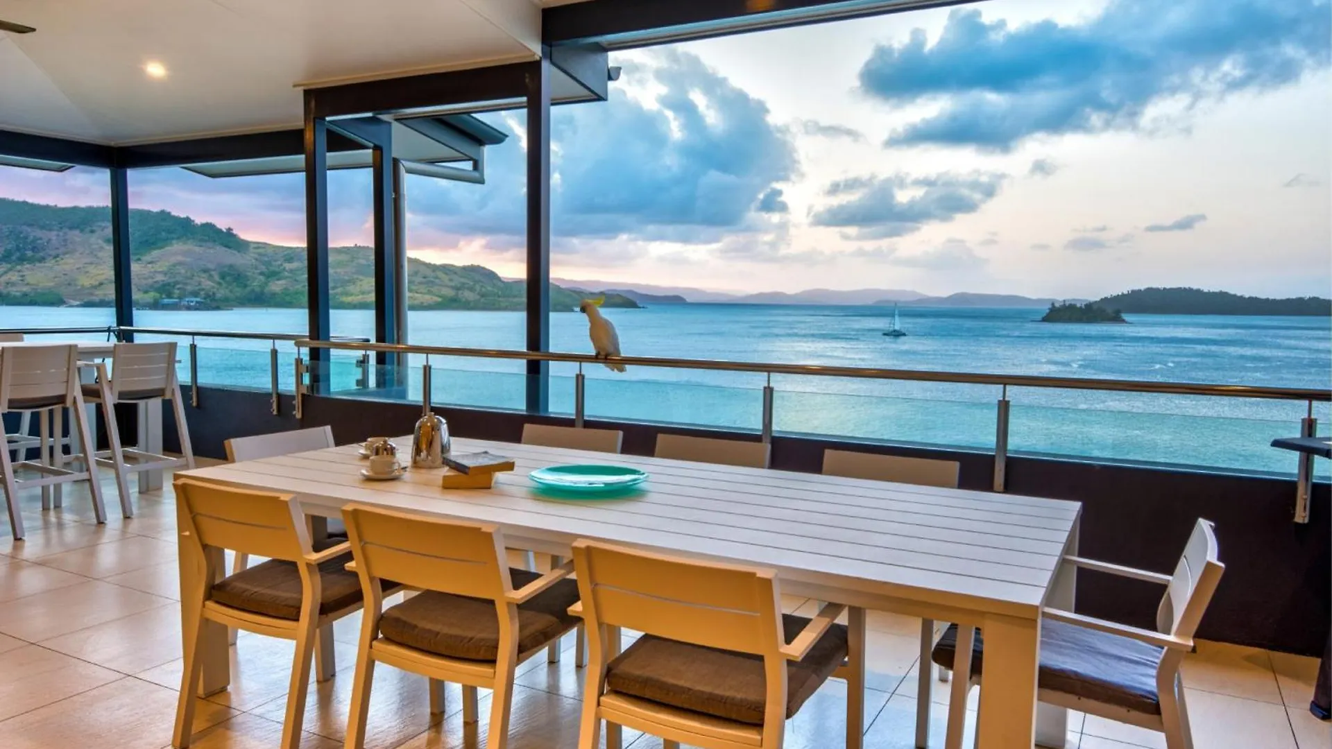 16 The Edge - - Waterfront, Golf Buggy And Sea Views * 해밀턴아일랜드