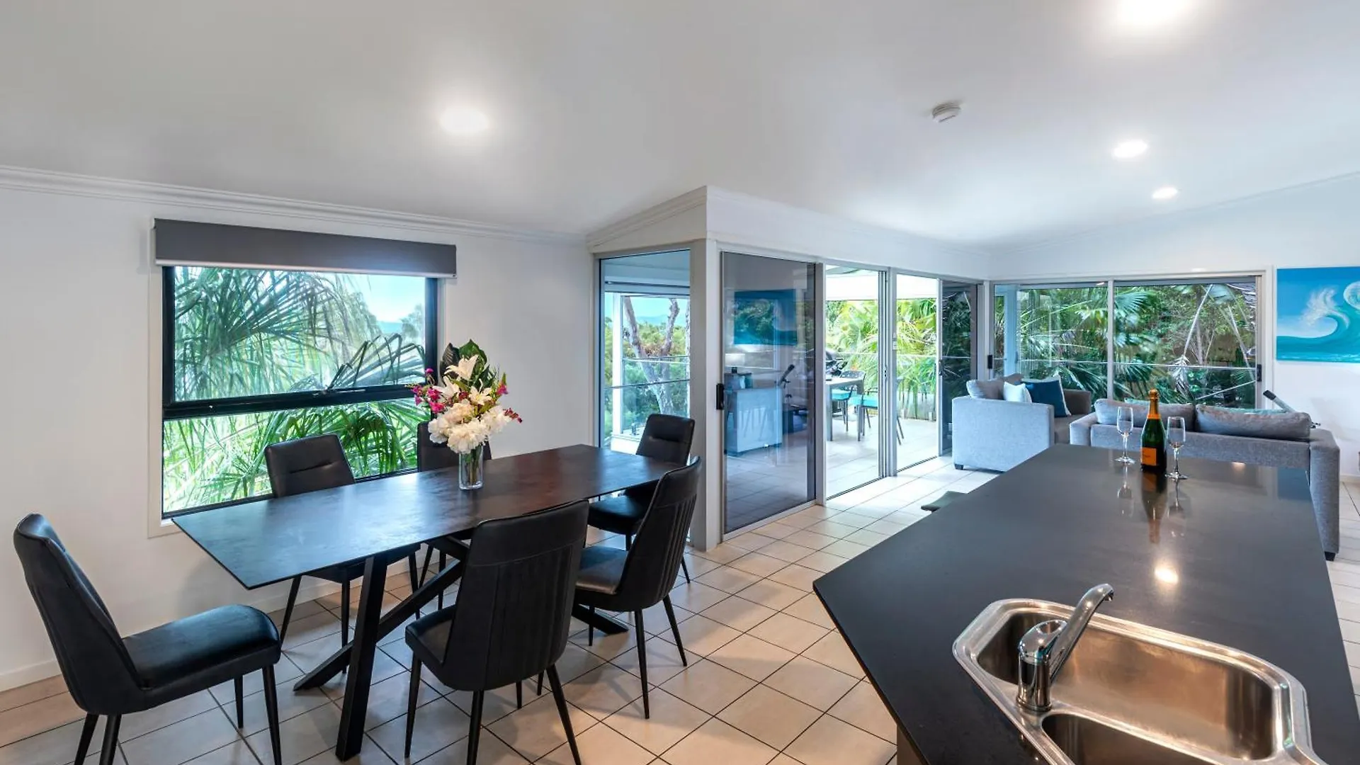 Oasis On By Hiha Apartament