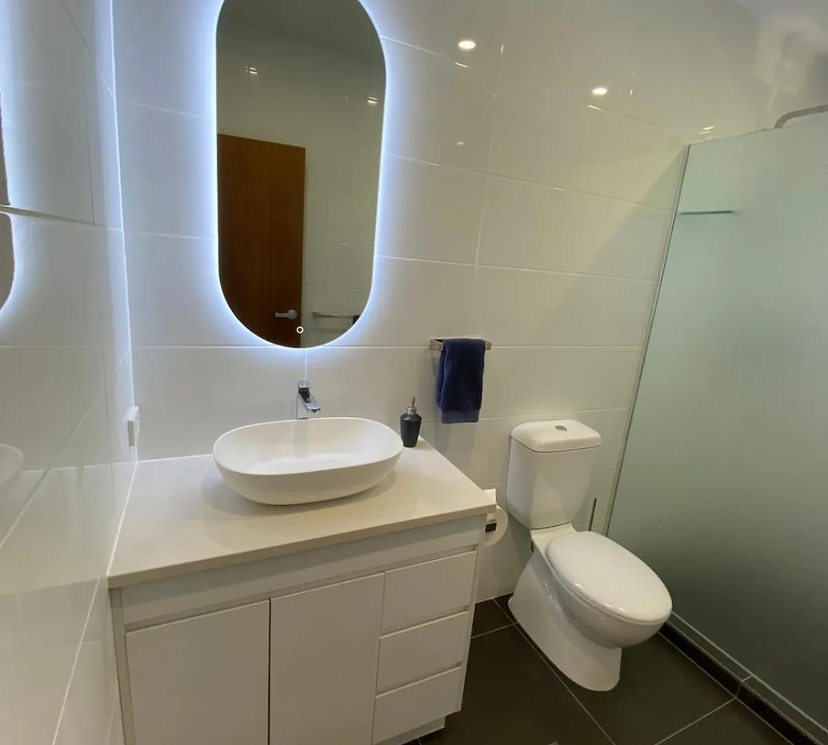 3 Bedroom Villa, Great Views, Buggy * Hamilton Island