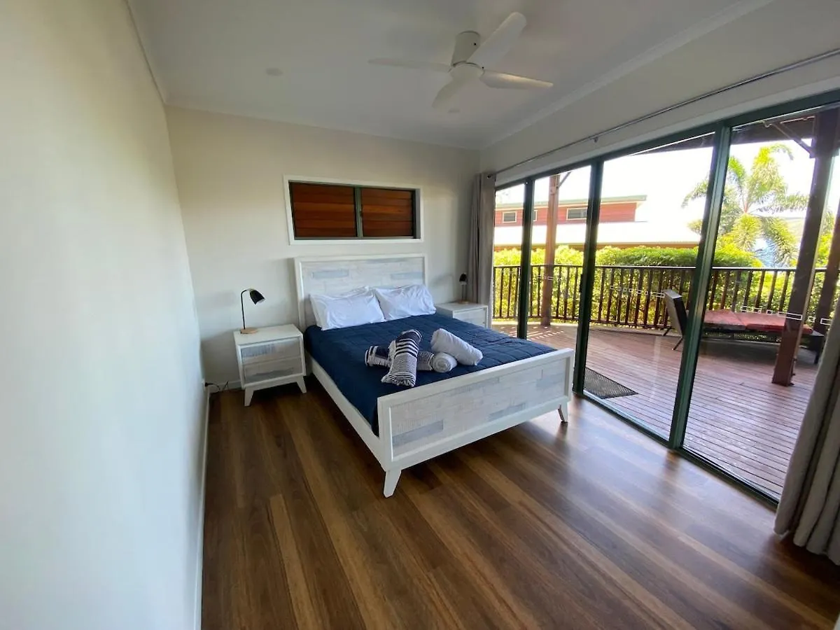 Villa 3 Bedroom Villa, Great Views, Buggy