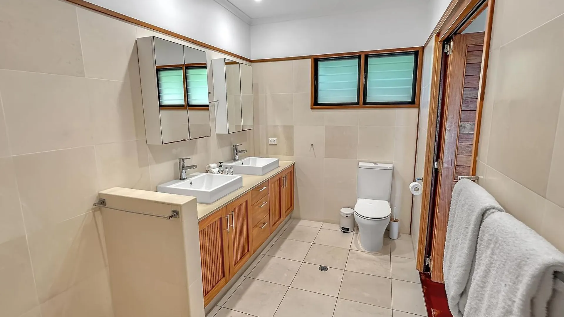 The Boathouse 4 Bedroom Luxury Private House Vakantiehuis