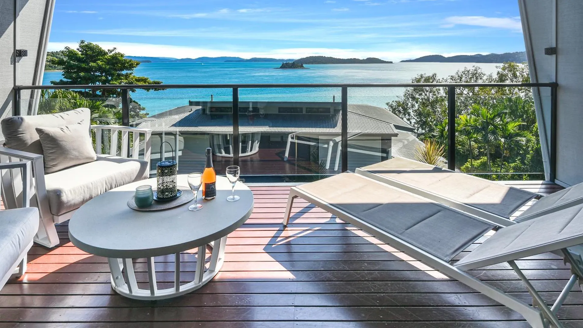 Shorelines 31 Renovated Upmarket Two Bedroom With Ocean Views And Buggy * Hamilton Island