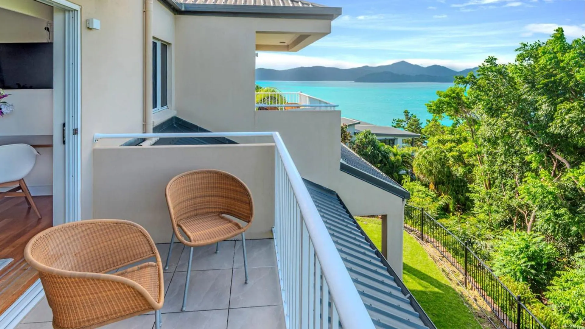 La Bella Waters 3 - Oceanview's, Pool, Buggy And Transfers Hamilton Island