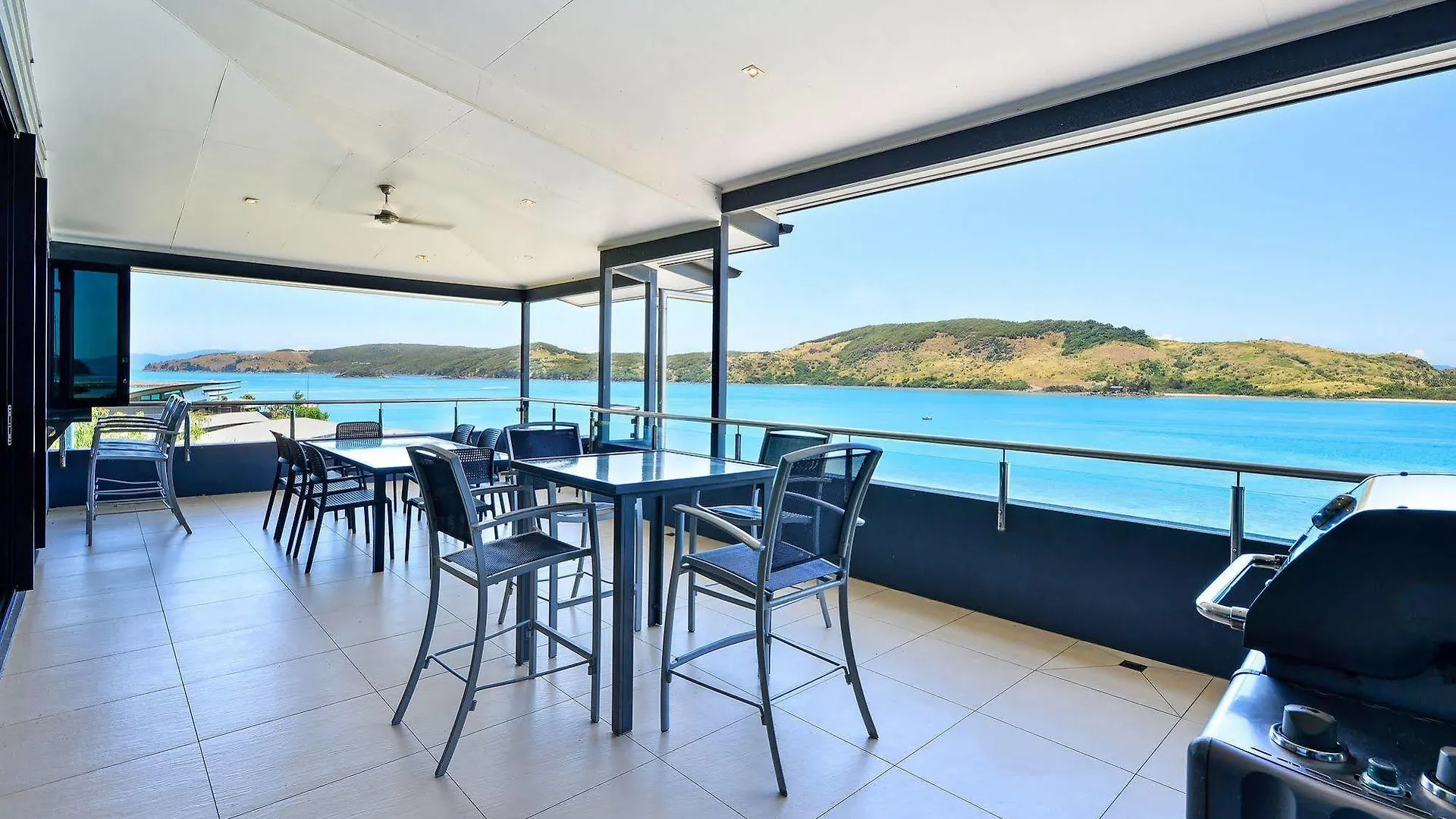 Edge 5 Oceanfront 3-bedroom - Featuring An Infinity Pool, Bath, Buggy And Valet Service *