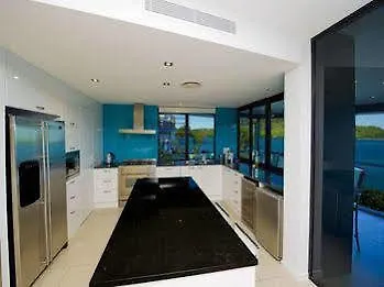 Edge 5 Oceanfront 3-bedroom - Featuring An Infinity Pool, Bath, Buggy And Valet Service 빌라 해밀턴아일랜드