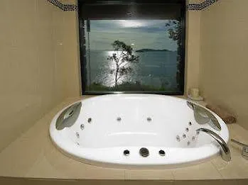 Edge 5 Oceanfront 3-bedroom - Featuring An Infinity Pool, Bath, Buggy And Valet Service 해밀턴아일랜드