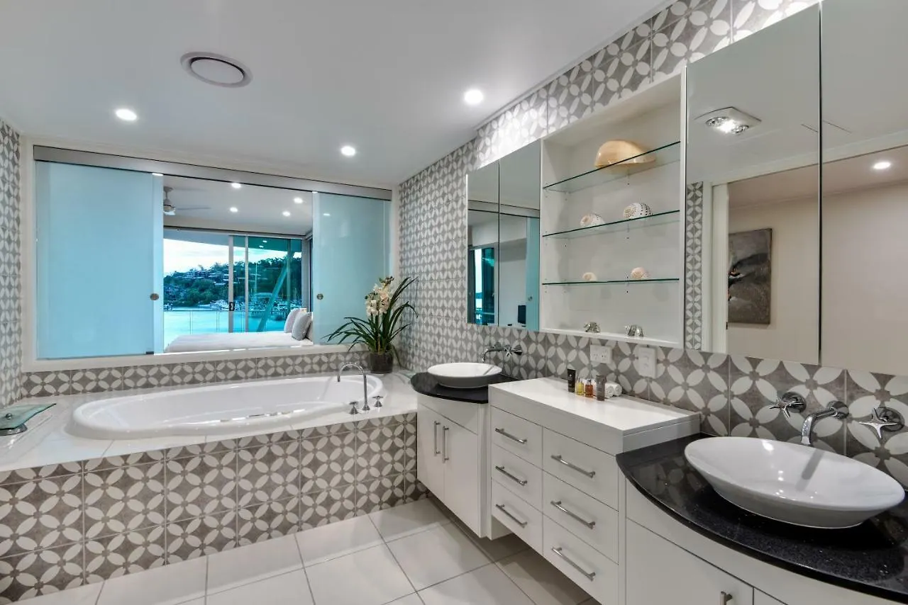 Apartment Pavillions Penthouse 25 - Luxury Waterfront With Private Roof Pool And Buggy Hamilton Island
